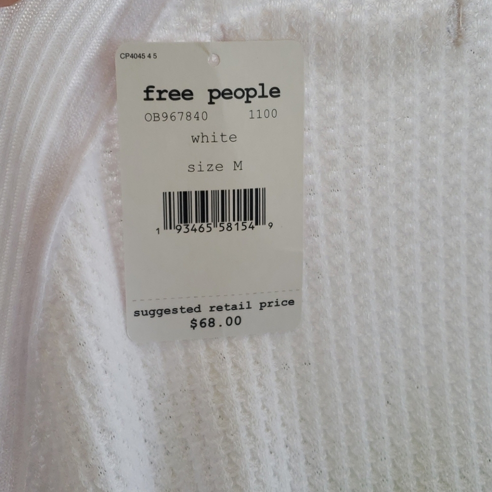 ❌🚫SOLD❌FREE PEOPLE WHITE SWEATER V-NECK SIZE M - Picture 12 of 13